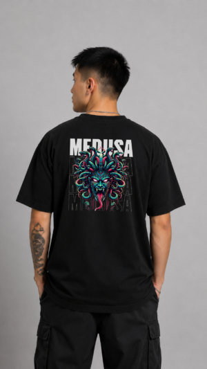 REMERA OVER MEDUSA